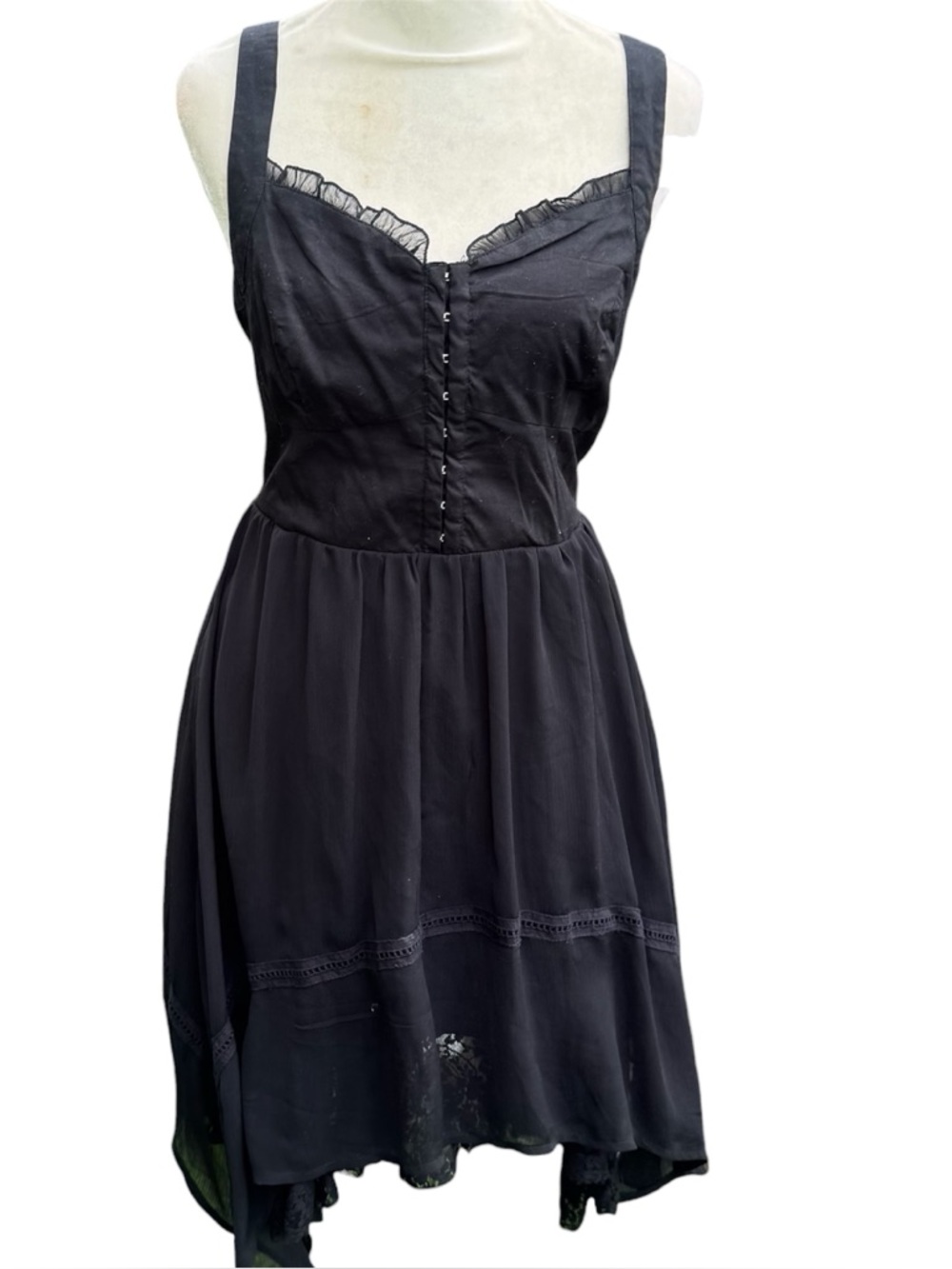 Hot Topic Goth Elegant Black Flowy Witchy Summer Date Night Grommet Lace Dress